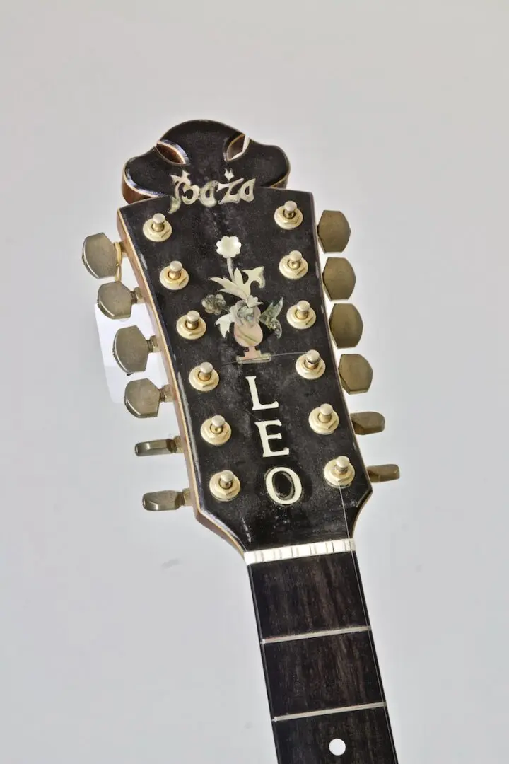 Headstock with the text “Leo”